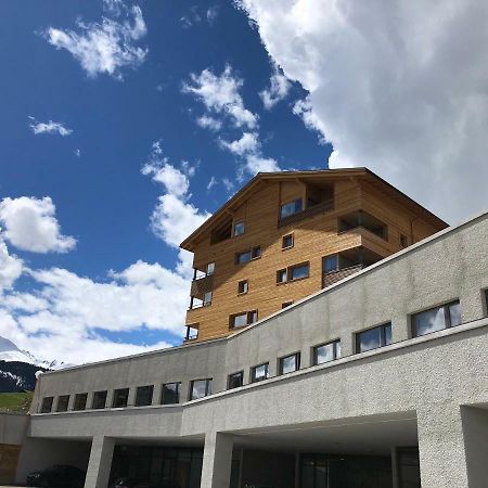 Catrina Hostel Disentis Bagian luar foto