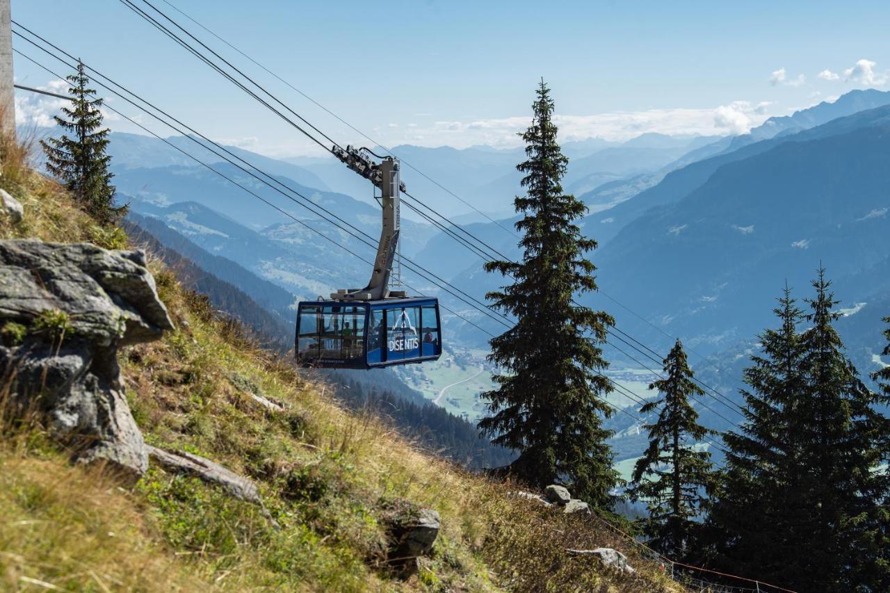 Catrina Hostel Disentis Bagian luar foto