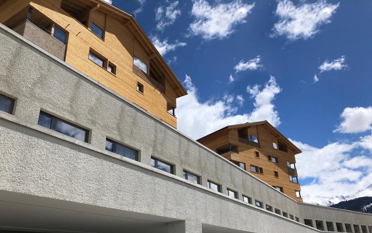 Catrina Hostel Disentis Bagian luar foto