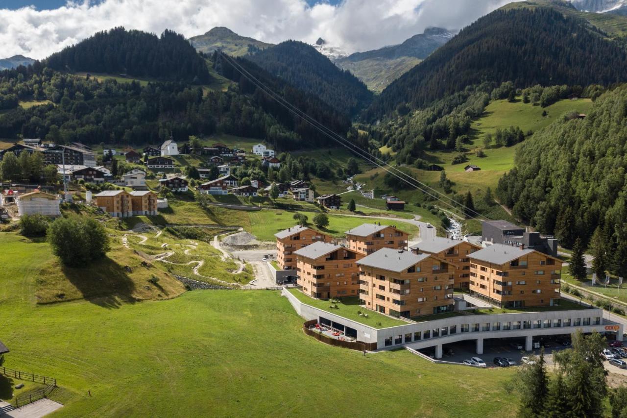 Catrina Hostel Disentis Bagian luar foto