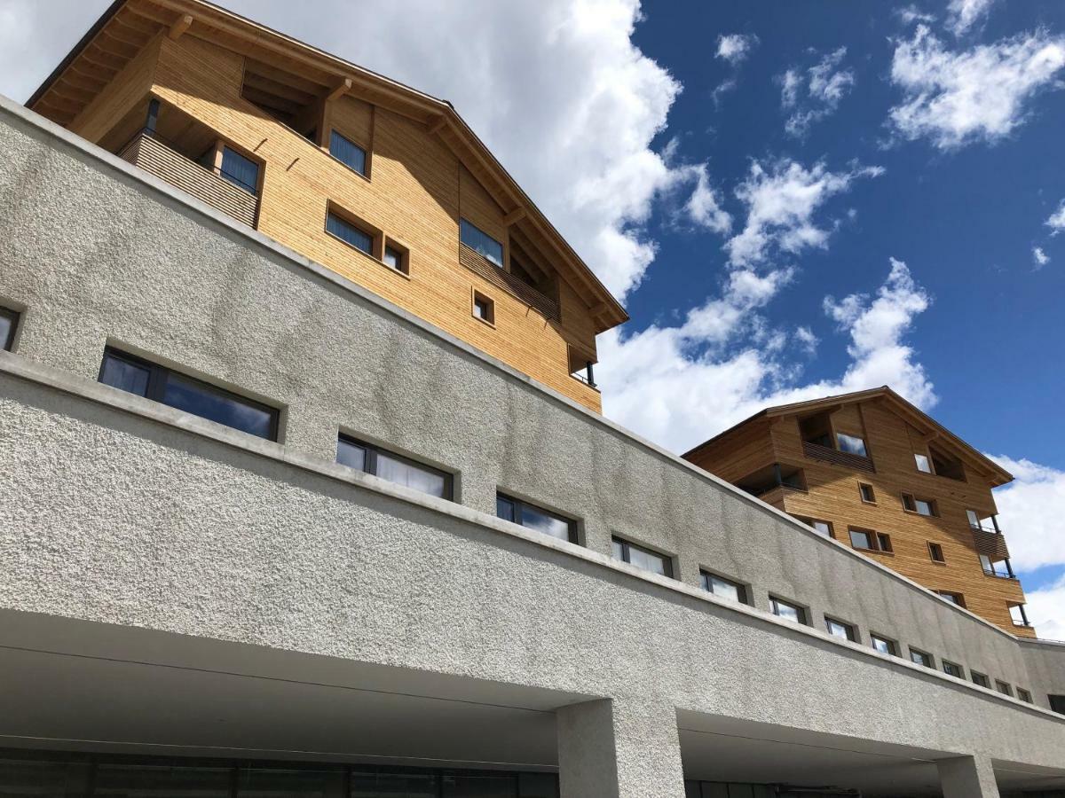 Catrina Hostel Disentis Bagian luar foto